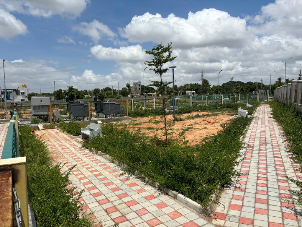 Earthis Akash Park Walkway & Landscaping